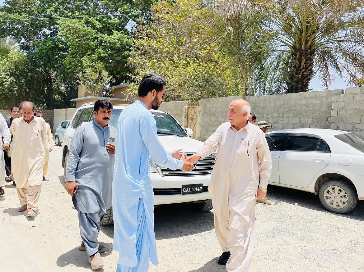 Chairman Irshad Arif welcoming Dr. Abdul Malik Baloch to KTCC